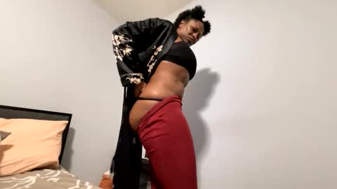 Snapshot of wynterheat chatting on 02/04/25, 12:11 Wynter Heat online show from 02/04/25, 12:11