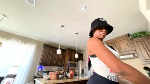 Snapshot of wynterheat chatting on 09/18/25, 08:44 Wynter Heat online show from 09/18/25, 08:44