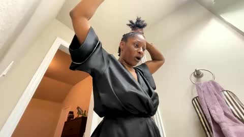 Snapshot of wynterheat chatting on 10/16/25, 07:20 Wynter Heat online show from 10/16/25, 07:20