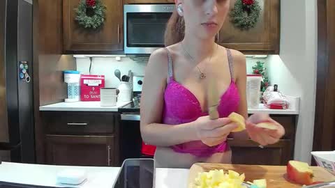 x_buttercup_x online show from 12/04/25, 04:44