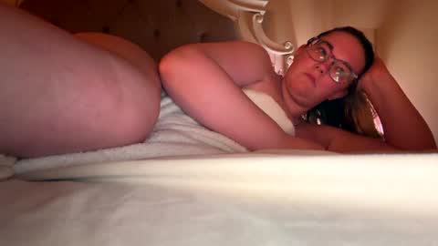 Snapshot of x_dreamgirl_x chatting on 05/17/26, 03:37 Mariah online show from 05/17/26, 03:37