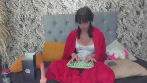 Snapshot of x_fire_vixen chatting on 01/29/25, 09:23  Veronica  online show from 01/29/25, 09:23
