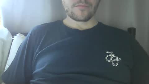 Snapshot of x_yes chatting on 10/28/25, 12:09 x_yes online show from 10/28/25, 12:09