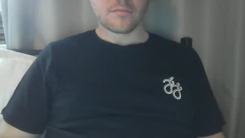 Snapshot of x_yes chatting on 11/11/25, 01:11 x_yes online show from 11/11/25, 01:11