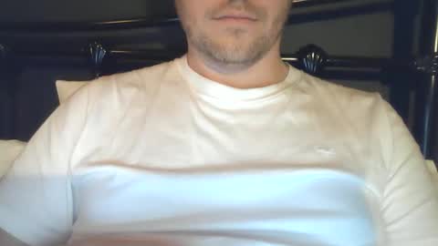 Snapshot of x_yes chatting on 11/12/25, 08:52 x_yes online show from 11/12/25, 08:52