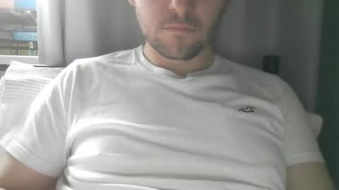 Snapshot of x_yes chatting on 11/24/25, 01:00 x_yes online show from 11/24/25, 01:00