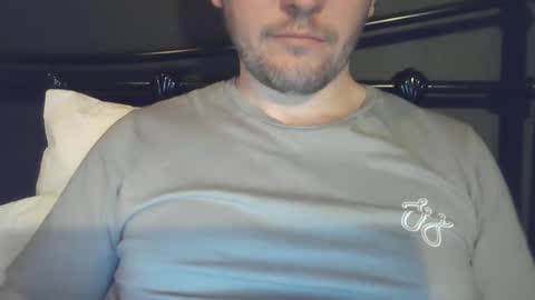 Snapshot of x_yes chatting on 12/15/25, 07:40 x_yes online show from 12/15/25, 07:40