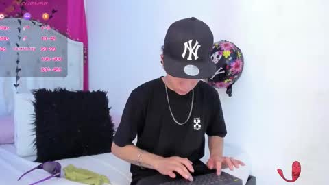 xaanderGrey online show from 10/23/25, 08:29