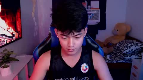 Snapshot of xaldrian_destroyer chatting on 02/19/25, 05:49 Prince Aldrian online show from 02/19/25, 05:49