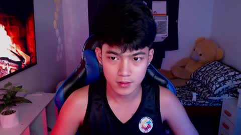 Snapshot of xaldrian_destroyer chatting on 02/19/25, 08:55 Prince Aldrian online show from 02/19/25, 08:55