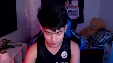 Snapshot of xaldrian_destroyer chatting on 02/19/25, 02:34 Prince Aldrian online show from 02/19/25, 02:34