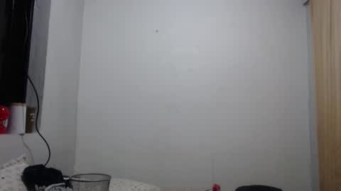 xalejo_max online show from 11/24/25, 10:42