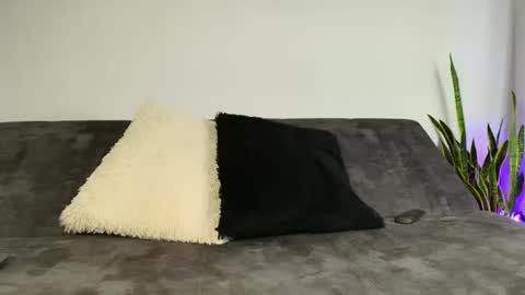 Snapshot of xander743 chatting on 12/04/25, 06:16 Xander online show from 12/04/25, 06:16