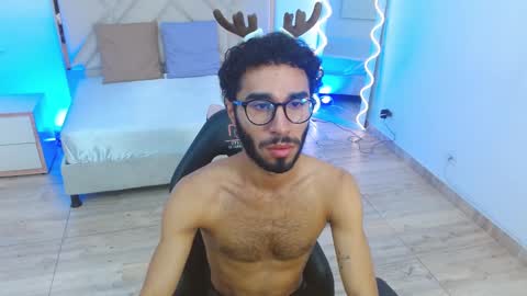 Snapshot of xander_tay chatting on 12/07/24, 11:51 ISSANDER online show from 12/07/24, 11:51