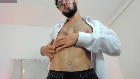 Snapshot of xander_tay chatting on 12/13/24, 12:09 ISSANDER online show from 12/13/24, 12:09