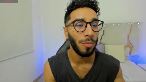 Snapshot of xander_tay chatting on 12/15/24, 07:42 ISSANDER online show from 12/15/24, 07:42