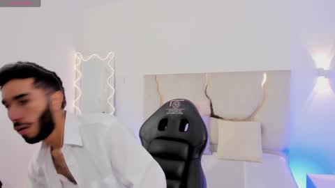 Snapshot of xander_tay chatting on 12/30/24, 07:42 ISSANDER online show from 12/30/24, 07:42