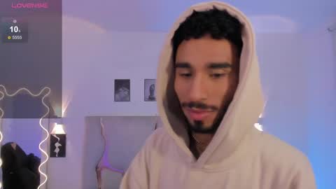 Snapshot of xander_tay chatting on 02/12/25, 01:41 ISSANDER online show from 02/12/25, 01:41