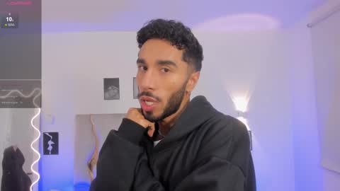 Snapshot of xander_tay chatting on 02/13/25, 01:50 ISSANDER online show from 02/13/25, 01:50