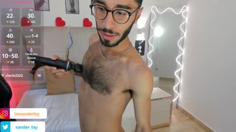 Snapshot of xander_tay chatting on 02/17/25, 08:26 ISSANDER online show from 02/17/25, 08:26