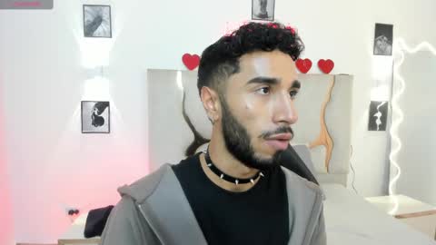 Snapshot of xander_tay chatting on 03/04/25, 07:43 ISSANDER online show from 03/04/25, 07:43