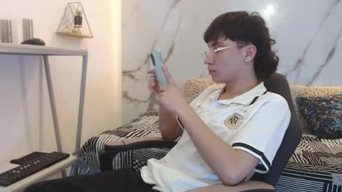 xandergrey8 online show from 04/13/26, 07:41