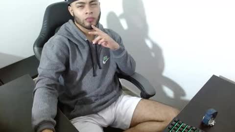 Snapshot of xanderstone00 chatting on 02/10/26, 06:28 Xanderstone online show from 02/10/26, 06:28