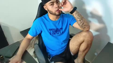 Snapshot of xanderstone00 chatting on 02/16/26, 06:48 Xanderstone online show from 02/16/26, 06:48