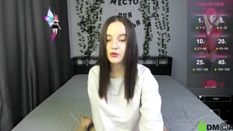 Snapshot of xangel_bunny_x chatting on 11/12/25, 06:19 Lola online show from 11/12/25, 06:19