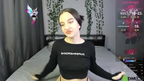 Snapshot of xangel_bunny_x chatting on 11/29/25, 07:00 Lola online show from 11/29/25, 07:00