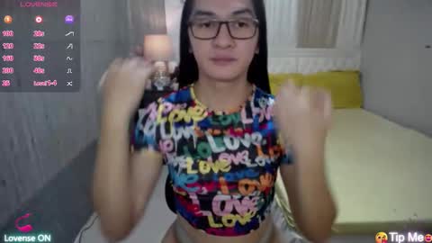 xasiantrnaslover online show from 11/12/25, 10:52