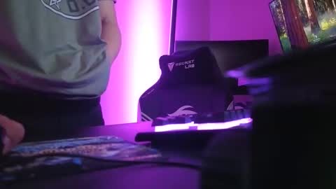 xburst online show from 12/17/25, 05:13