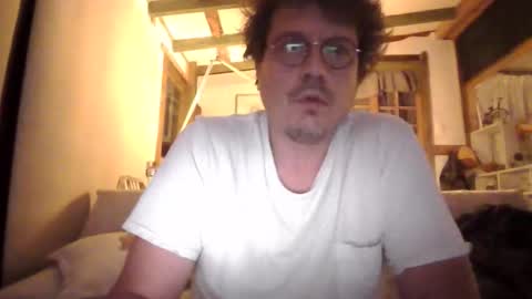 Snapshot of xcienfue chatting on 04/08/26, 07:30 Peter online show from 04/08/26, 07:30