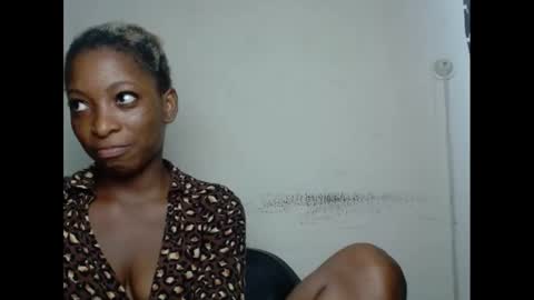 Snapshot of xcreamypussy chatting on 12/21/24, 08:10 xcreamypussy online show from 12/21/24, 08:10