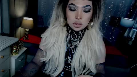 Snapshot of xdirtyflirtyx chatting on 10/25/25, 06:46 Zhavia online show from 10/25/25, 06:46