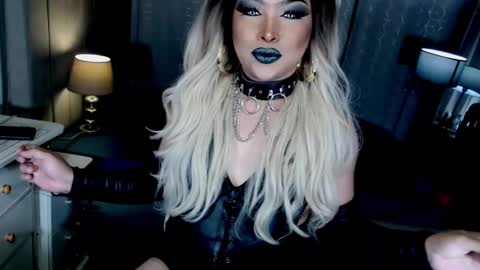 Snapshot of xdirtyflirtyx chatting on 11/01/25, 06:21 Zhavia online show from 11/01/25, 06:21