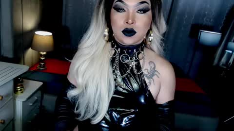 Snapshot of xdirtyflirtyx chatting on 11/03/25, 06:20 Zhavia online show from 11/03/25, 06:20