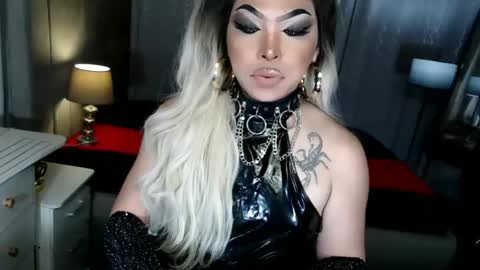 Snapshot of xdirtyflirtyx chatting on 11/16/25, 06:35 Zhavia online show from 11/16/25, 06:35