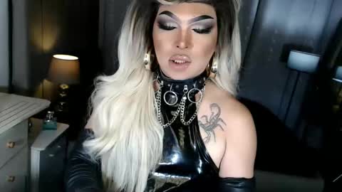 Snapshot of xdirtyflirtyx chatting on 11/20/25, 02:12 Zhavia online show from 11/20/25, 02:12