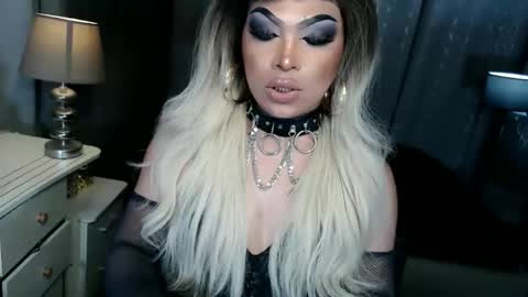 Snapshot of xdirtyflirtyx chatting on 11/26/25, 09:05 Zhavia online show from 11/26/25, 09:05