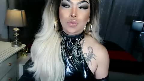 Snapshot of xdirtyflirtyx chatting on 11/29/25, 06:55 Zhavia online show from 11/29/25, 06:55