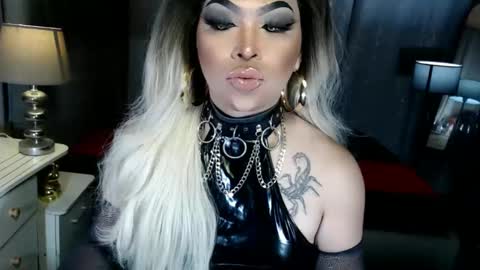 Snapshot of xdirtyflirtyx chatting on 12/01/25, 07:08 Zhavia online show from 12/01/25, 07:08