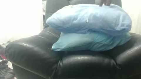 Snapshot of xdonvictor chatting on 03/11/25, 01:37 Victor online show from 03/11/25, 01:37