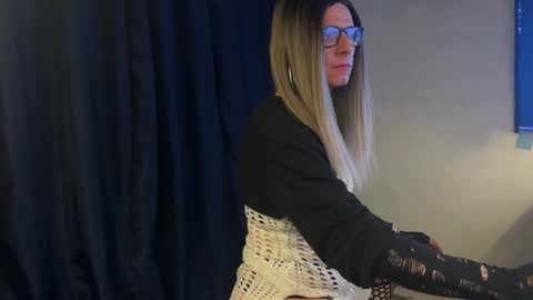 xdresserwithass online show from 11/21/25, 09:02