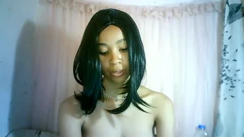 Snapshot of xenna610827 chatting on 01/19/25, 01:33 xenna610827 online show from 01/19/25, 01:33