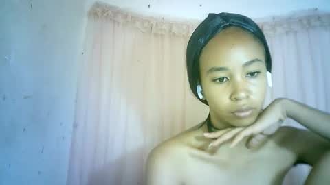 Snapshot of xenna610827 chatting on 01/26/25, 11:17 xenna610827 online show from 01/26/25, 11:17