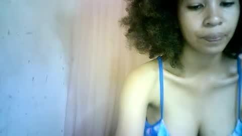 Snapshot of xenna610827 chatting on 02/05/25, 06:35 xenna610827 online show from 02/05/25, 06:35