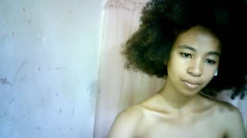 Snapshot of xenna610827 chatting on 02/11/25, 04:56 xenna610827 online show from 02/11/25, 04:56