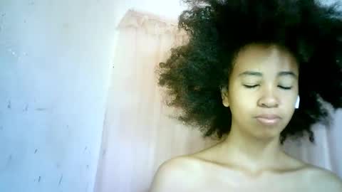 Snapshot of xenna610827 chatting on 02/13/25, 05:05 xenna610827 online show from 02/13/25, 05:05