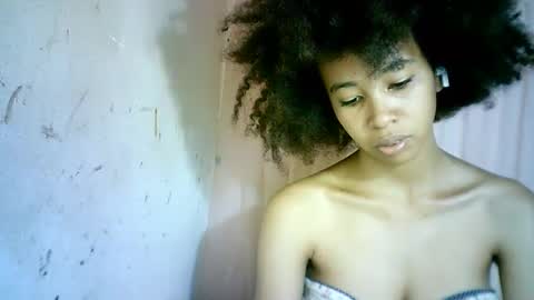 Snapshot of xenna610827 chatting on 02/17/25, 02:26 xenna610827 online show from 02/17/25, 02:26